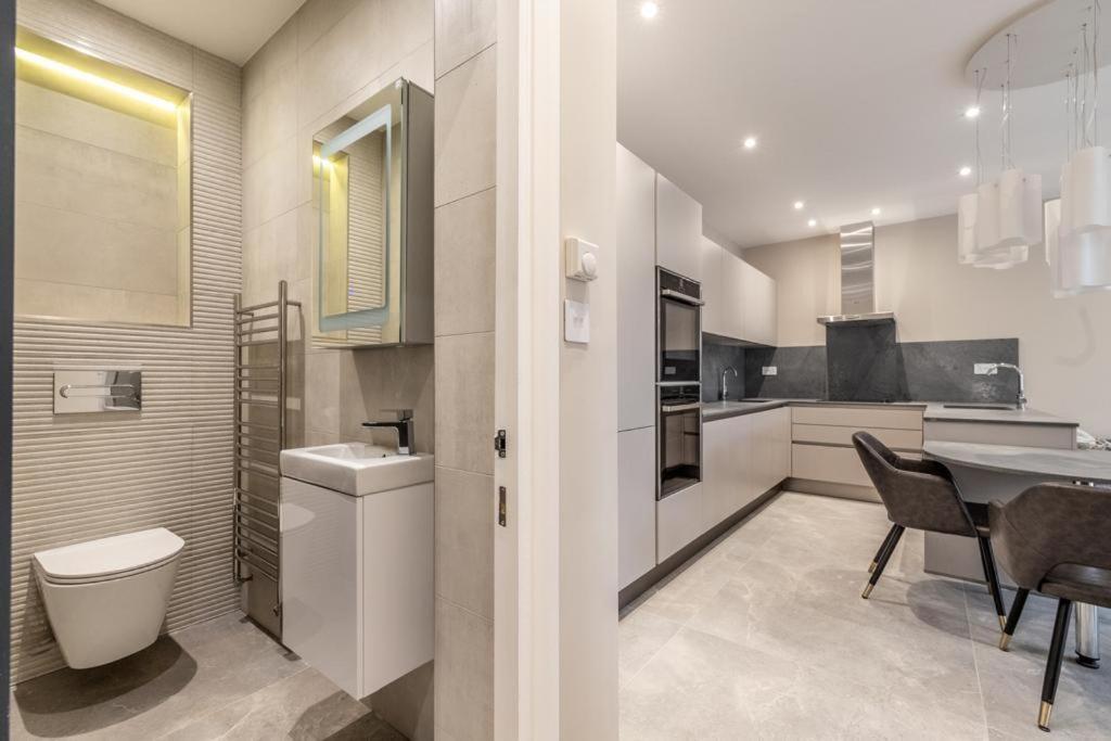 Apartment Modern&luxurios 1 Bed Apartment-prime Location. *