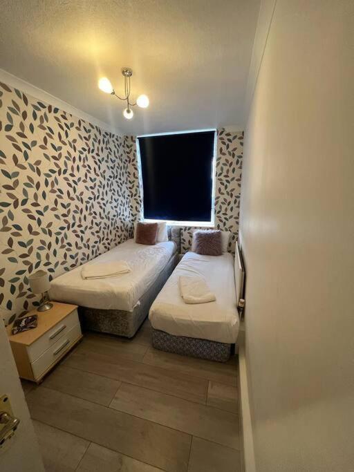 Apartment Stylish And Modern By Hyde Park London