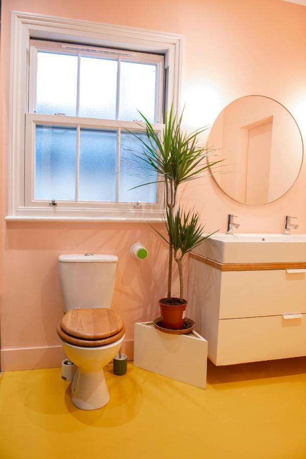 Stunning 3-bedroom Townhouse In Superb Location Ferienhaus London