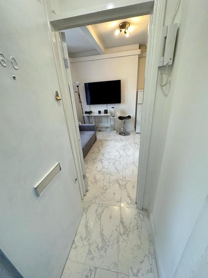 4 Floor New Miles Apartment