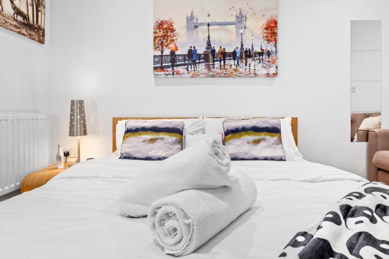 3-bedroom Flat In Sleeps 14 Hy1 London