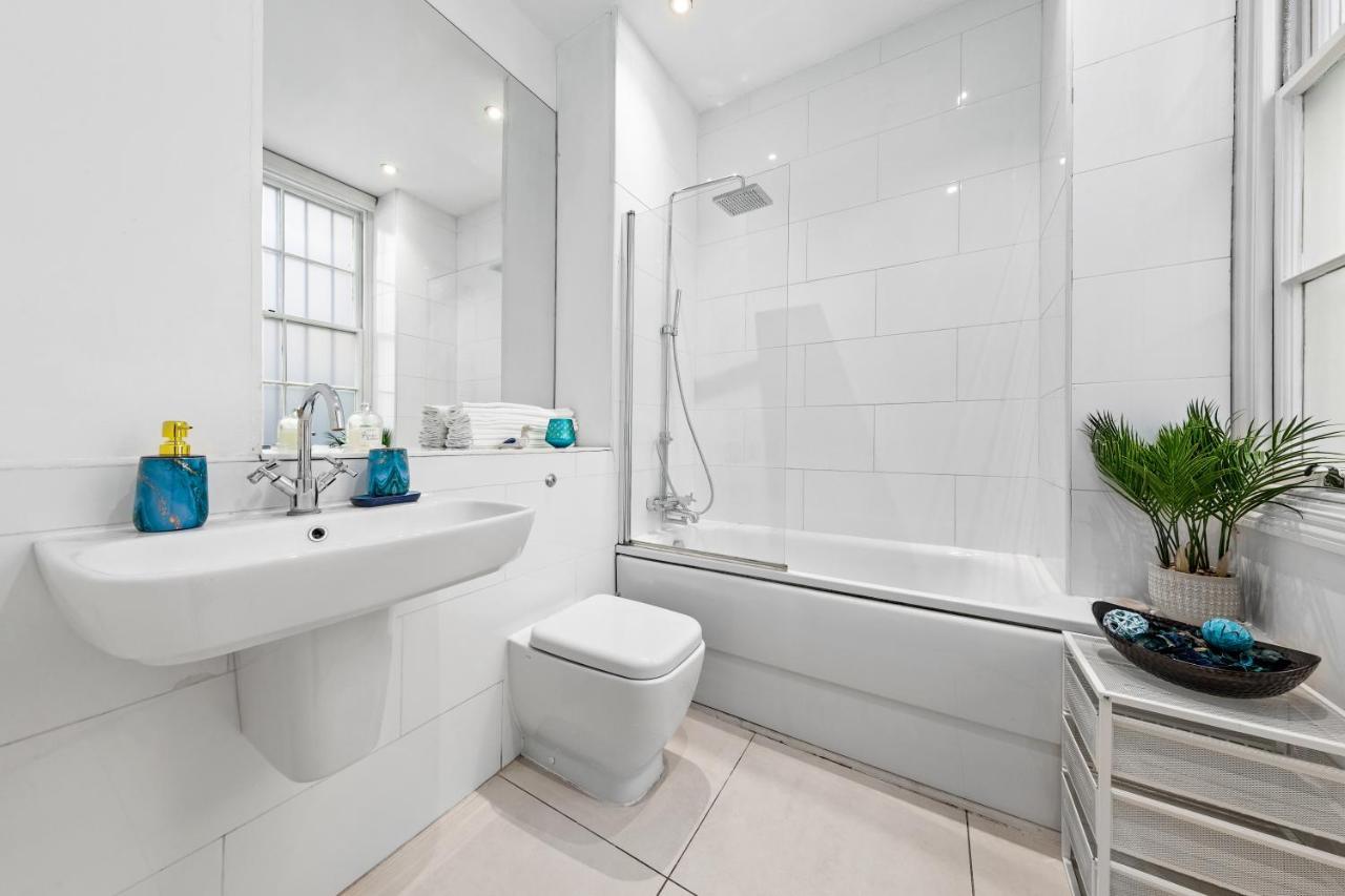 Apartment 3-bedroom Flat In Sleeps 14 Hy1 London
