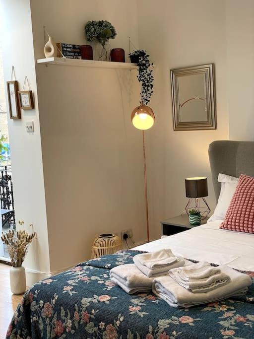 Cute&cozy In Barons Court * London