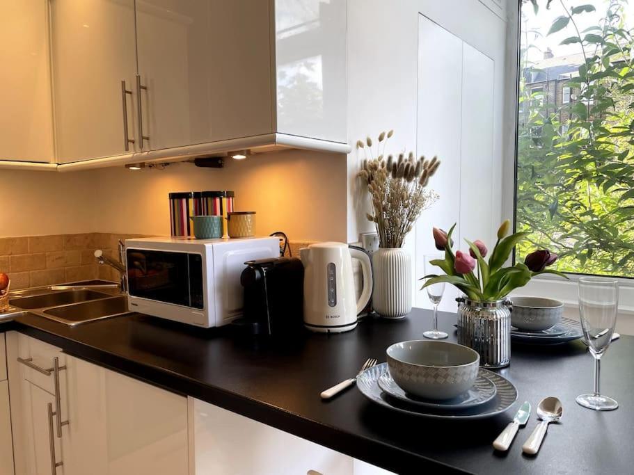 Cute&cozy In Barons Court * London