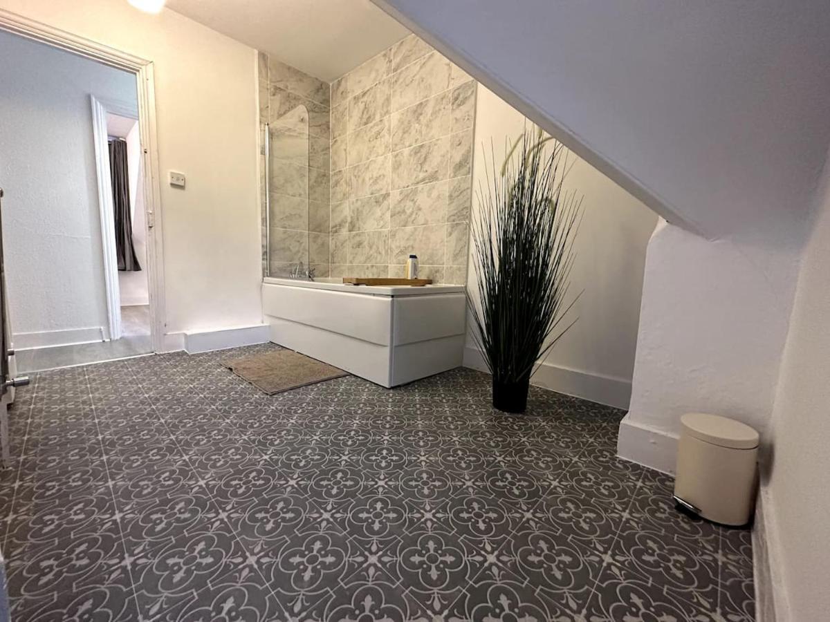 Wonderful 2 Bedroom On Tower Bridge Apartamento *
