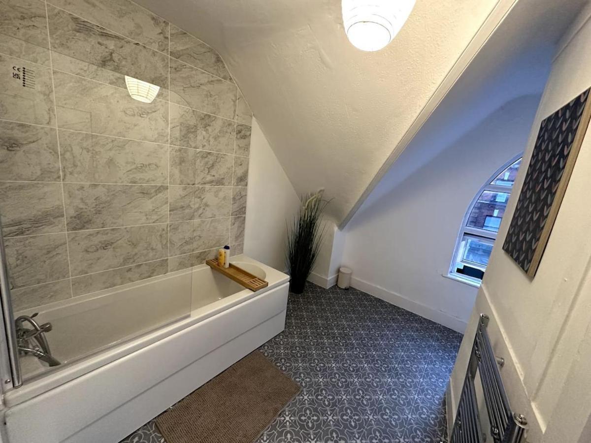 Wonderful 2 Bedroom On Tower Bridge Apartamento *