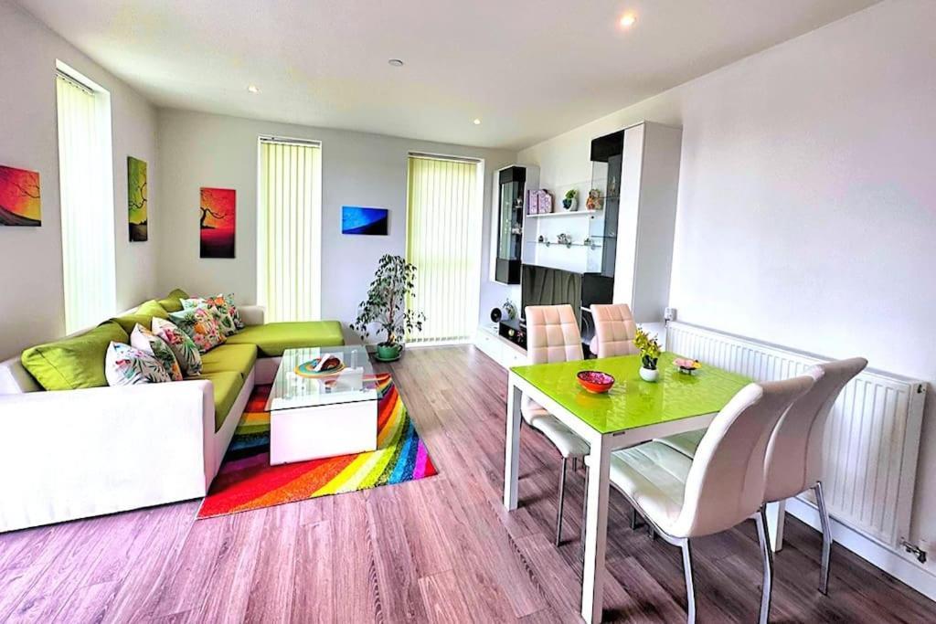 Apartment Spacious 2 Bed Flat Next To Elizabeth Line