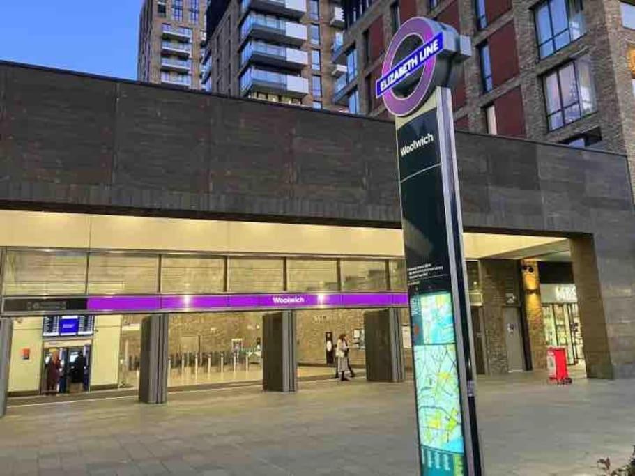 Spacious 2 Bed Flat Next To Elizabeth Line London