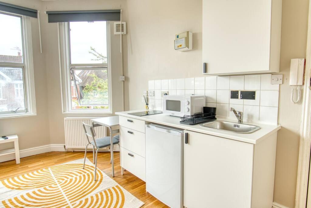 New Renovated Flat 6 Cricklewood * Londres