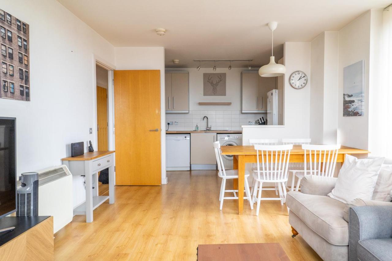 Air - Shadwell - Great Transport Links London