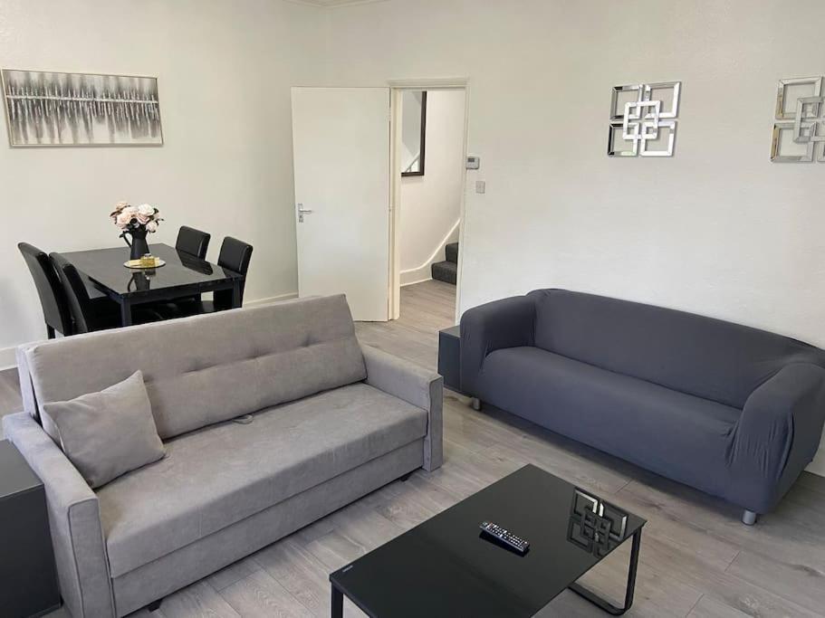 2 Bedroom Flat In Apartamento