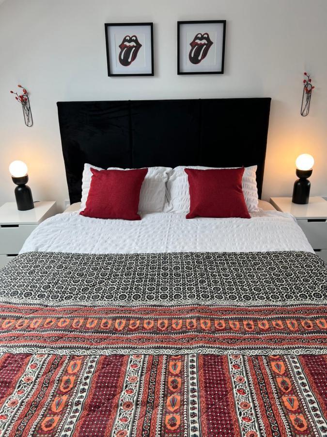 Homestay Comfortable - Only 6-mins Walk From Underground Station *