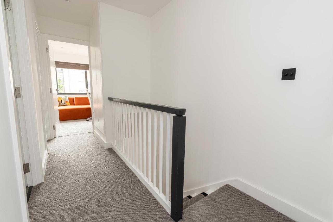 Altido Stunning 2 Bed House With Garden And Free Parking, Near Clapham Park Holiday home London