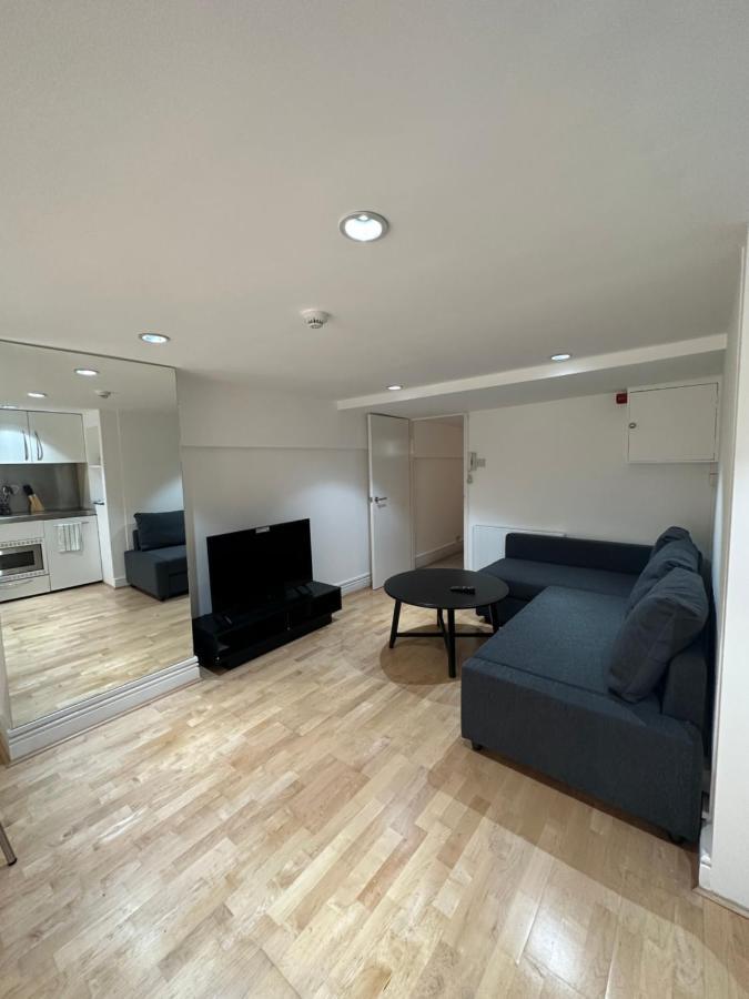 Finchley Road Apartment *