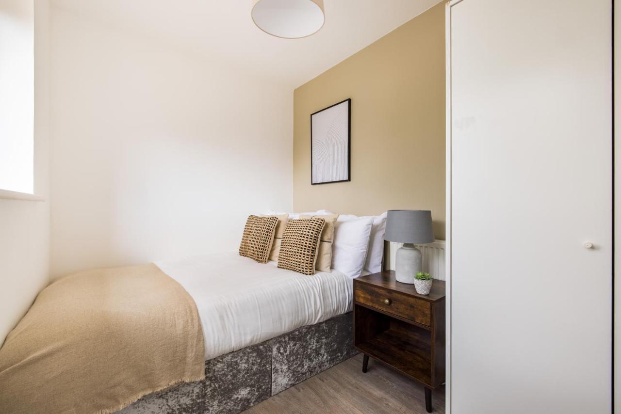 To Be Used,do Not Use Listing But Bookable * London