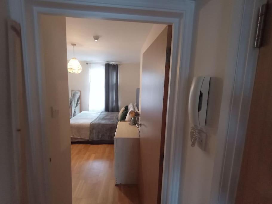 1- Bedroom Flat In London, Sleeps 4, Good Transport Link Apartamento Londres