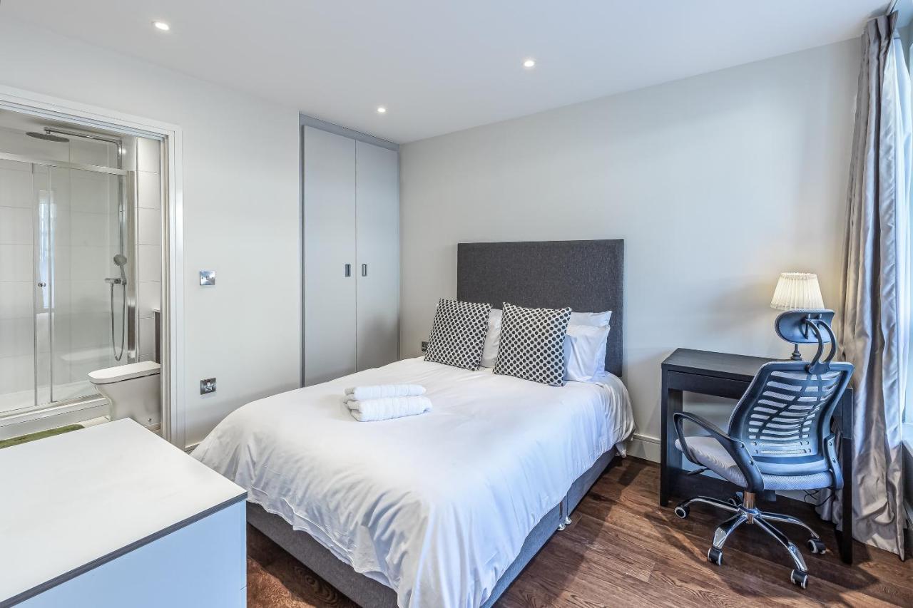 3 Bedrooms Close To Canning Town & Excel London