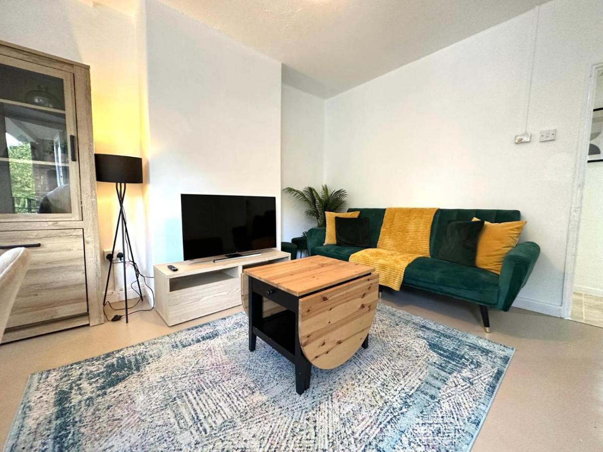 Charming 2-bed Flat With Balcony Close To White Westfield Apartamento