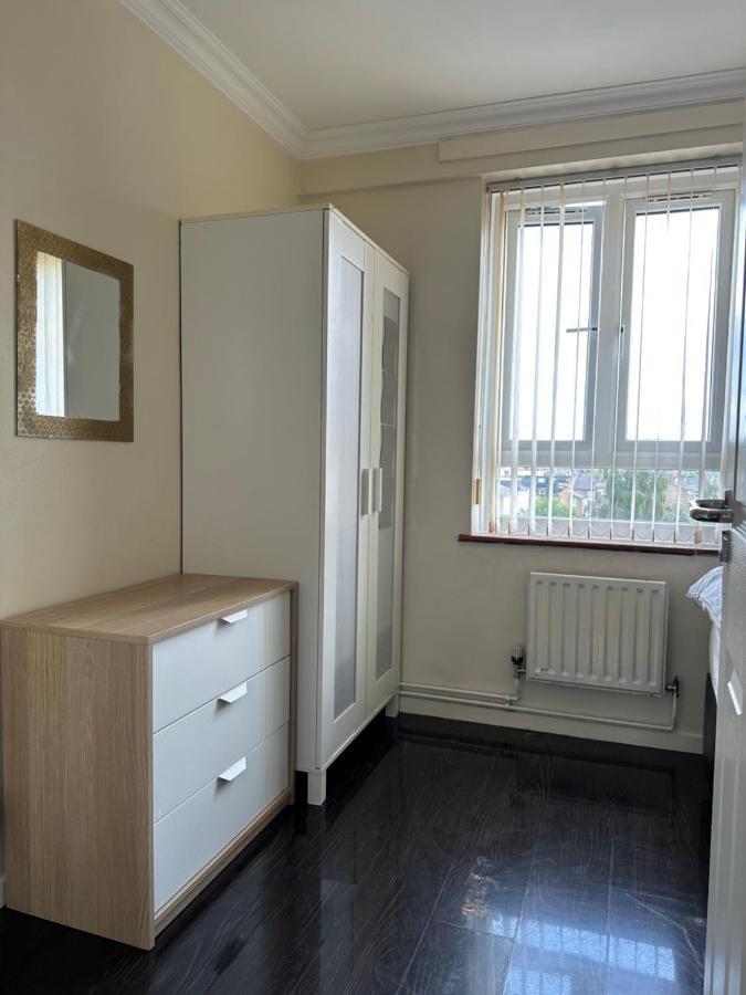 Single Comfortable * London