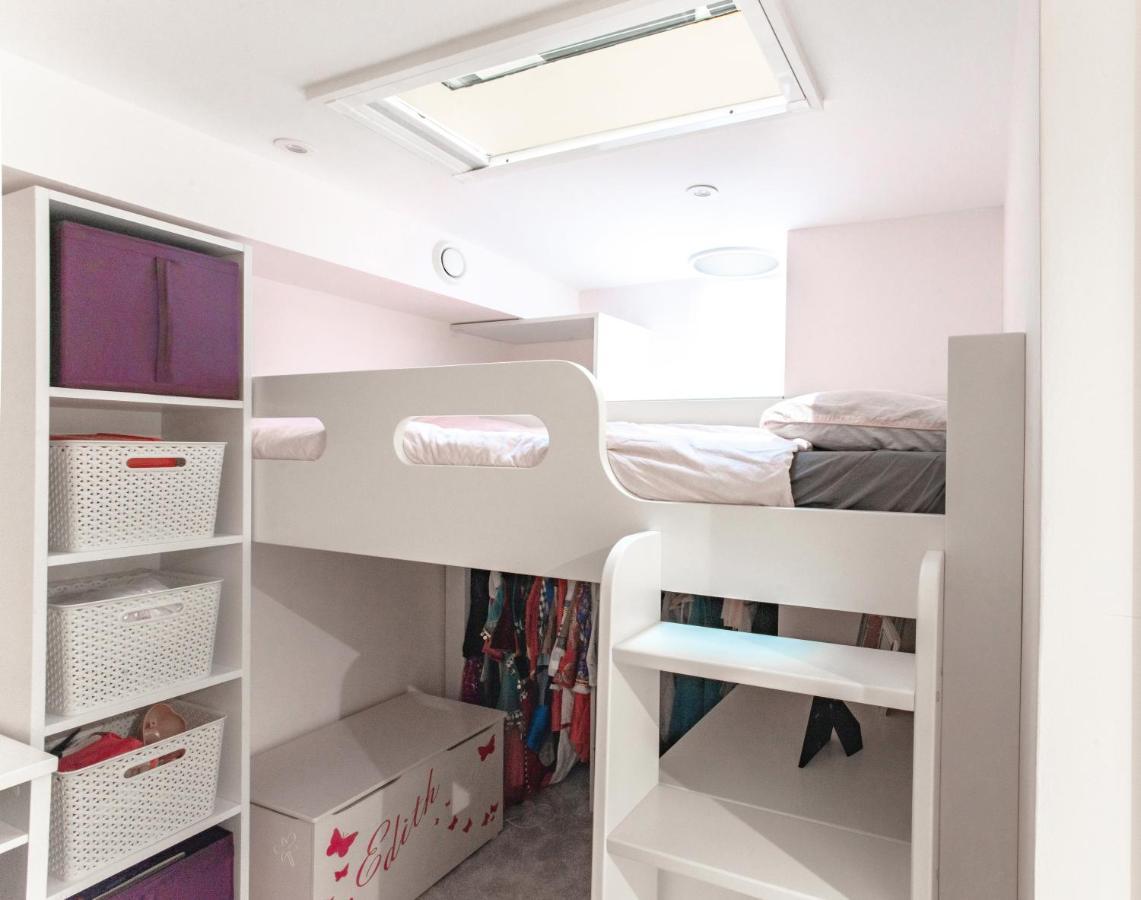 4 Bed Modern House Next To Hyde Park Holiday home *