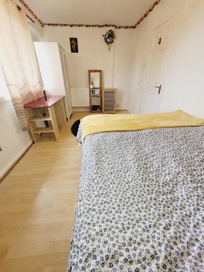 Excellent Big Double Cheap Price Around Privatunterkunft London