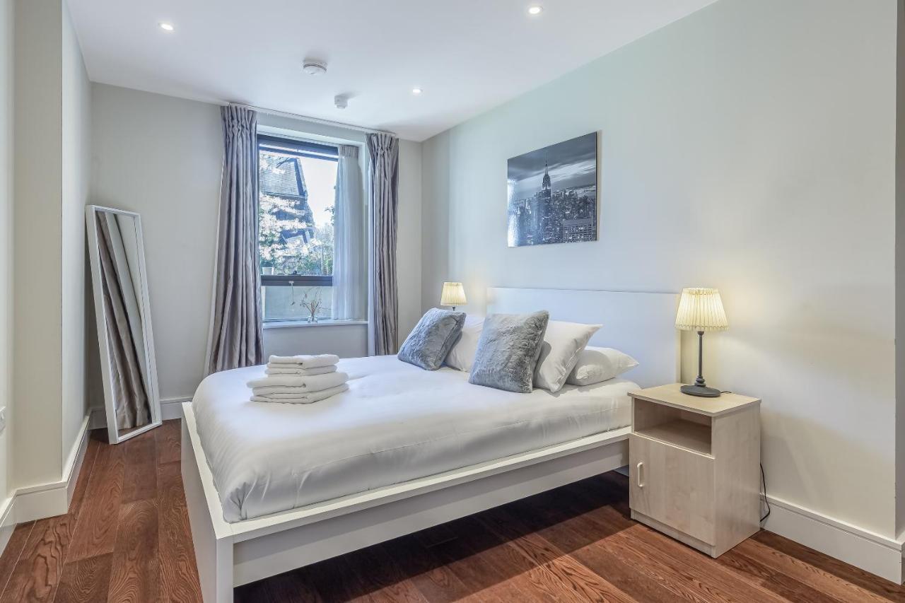 Apartment 3 Bedrooms Close To Canning Town & Excel London