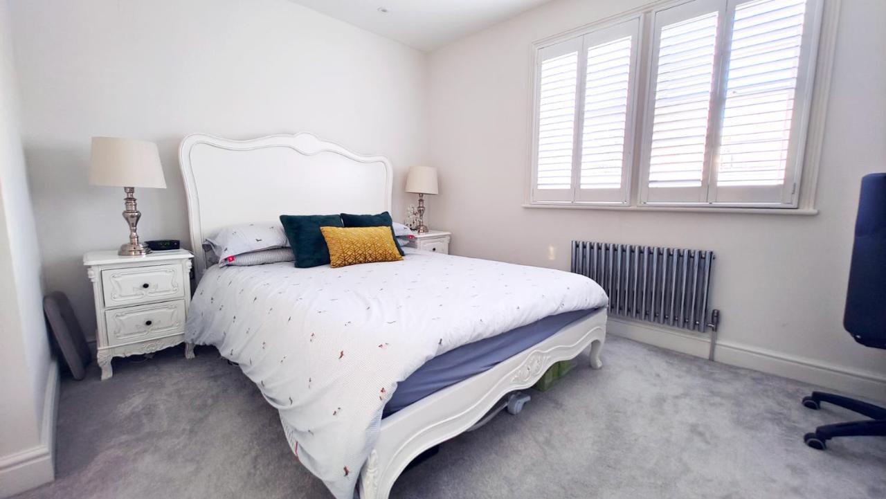 4 Bed Modern House Next To Hyde Park Holiday home London