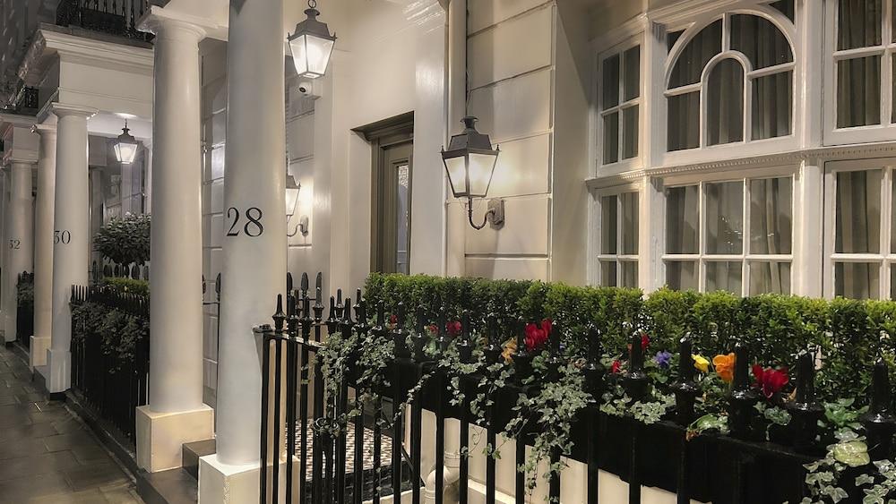 Hotel The Tophams London