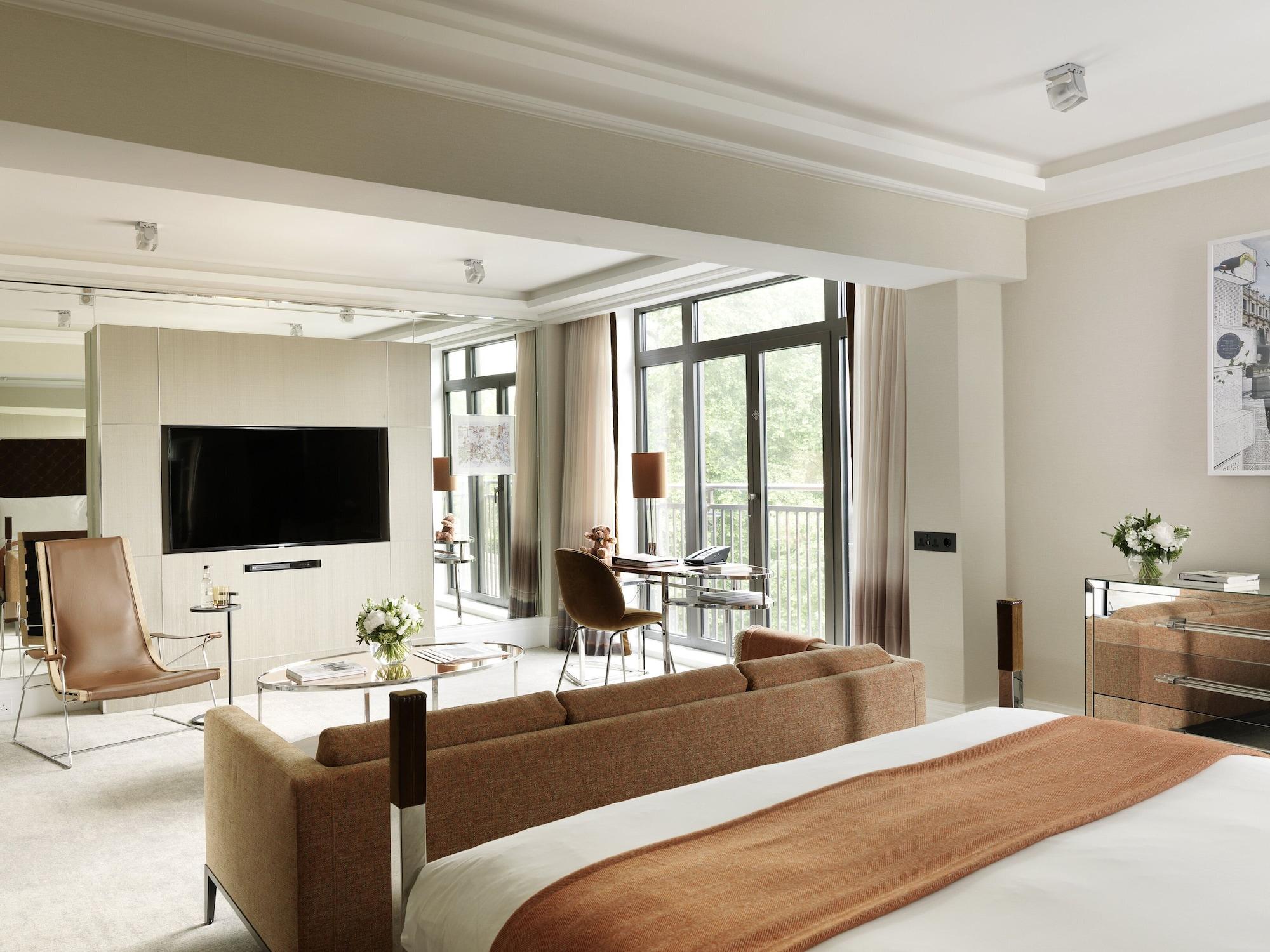 The Athenaeum & Residences 5*