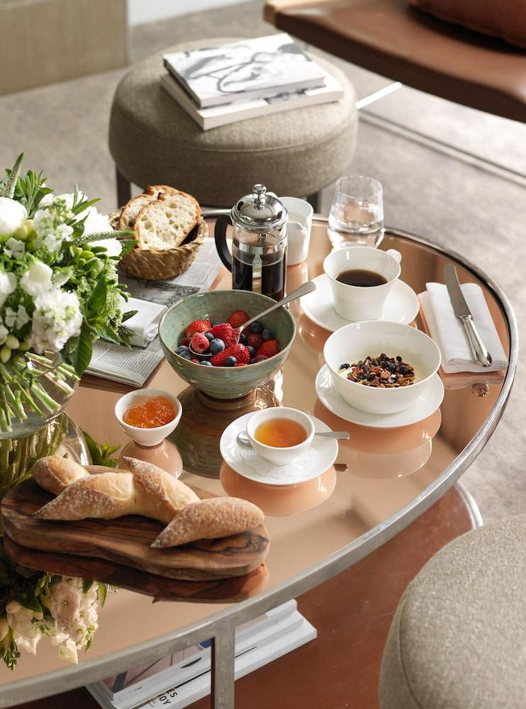 Hotel The Athenaeum & Residences 5*