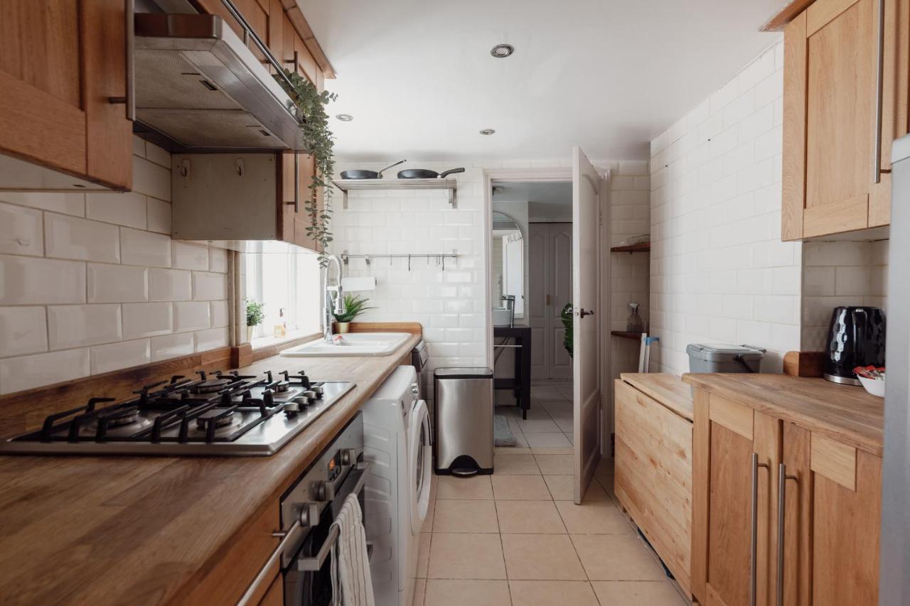 Charming & Beautiful 2 Bed Flat In Zone 1 Apartment London