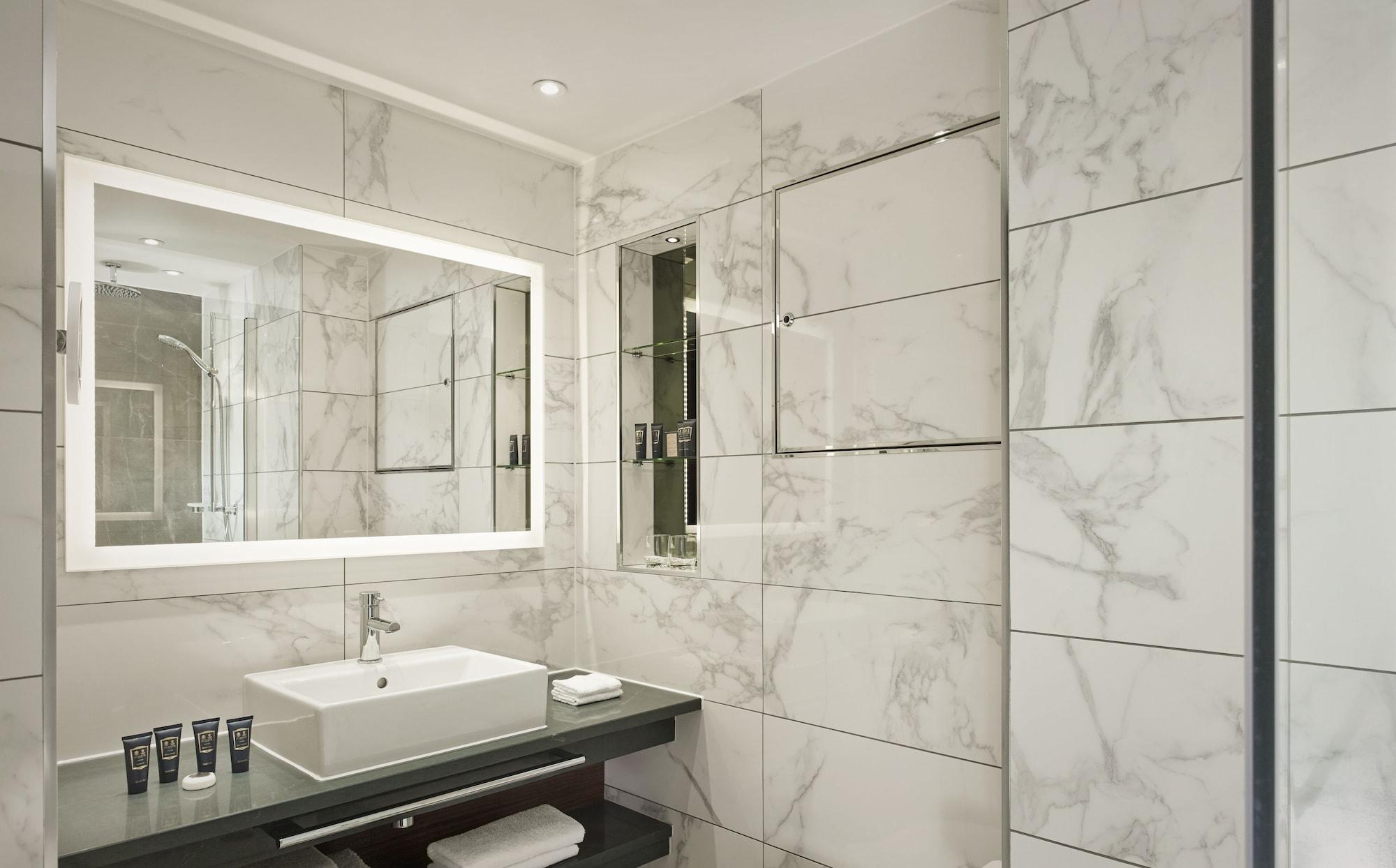 Hotel 100 Queens Gate Hotel, Curio Collection By Hilton