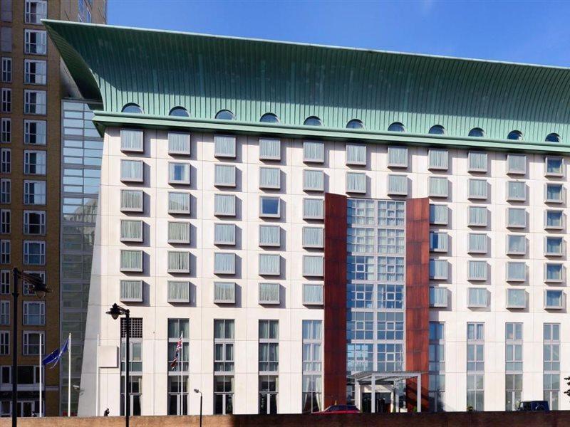Canary Riverside Plaza