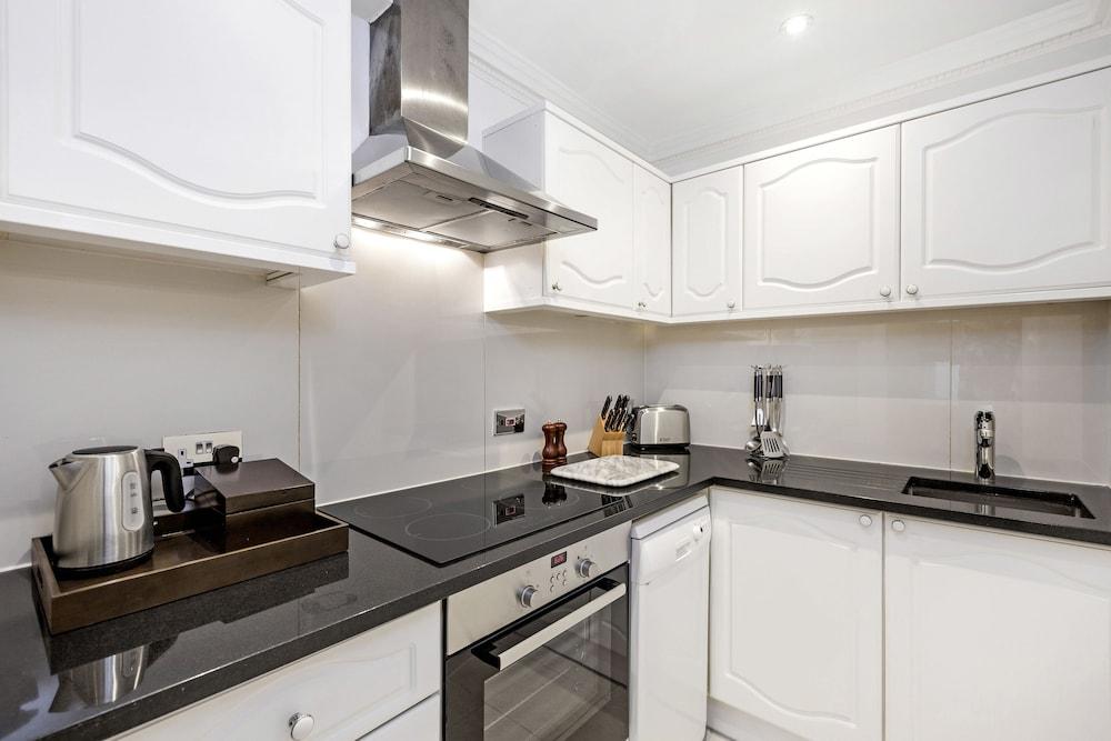 Queensgate Court Aparthotel 4*