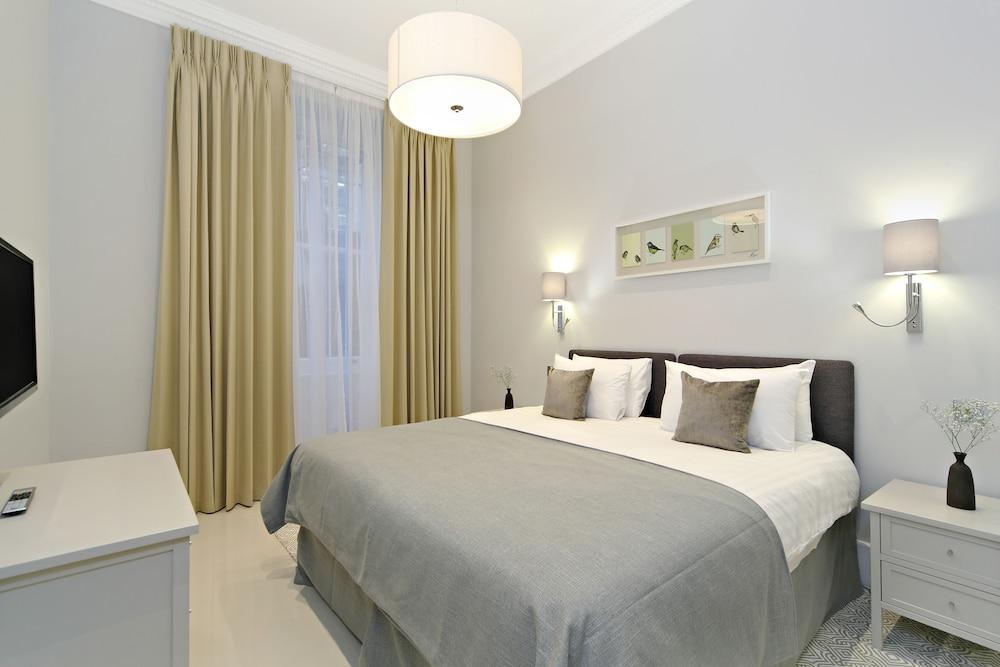 Queensgate Court London