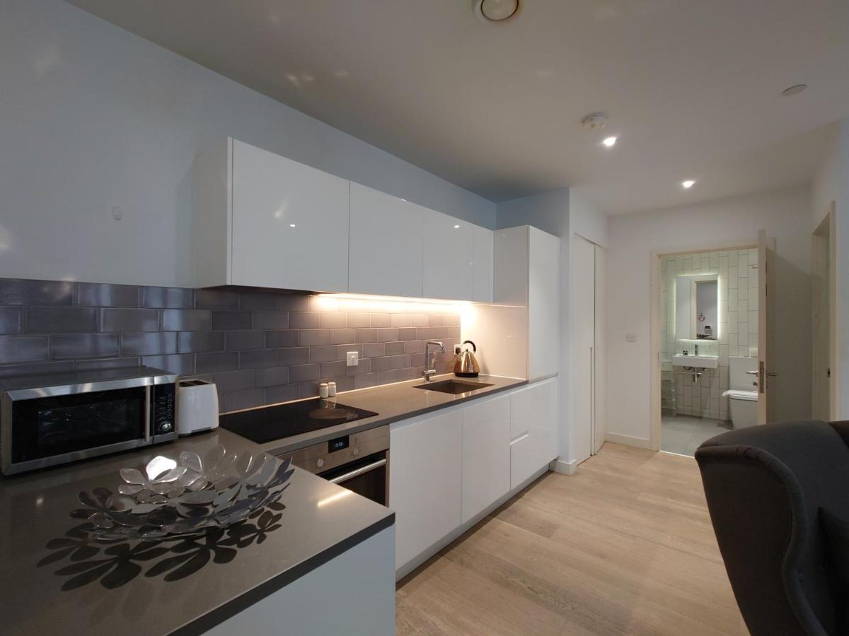 Fully Serviced One Bed In Royal Wharf London