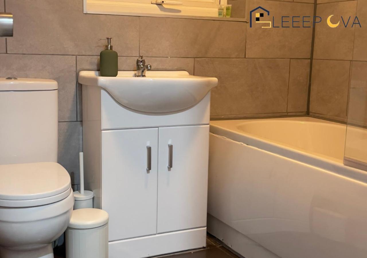 Luxury Haven: Spacious 2-bedroom Serviced Flat For Families & Business Apartment