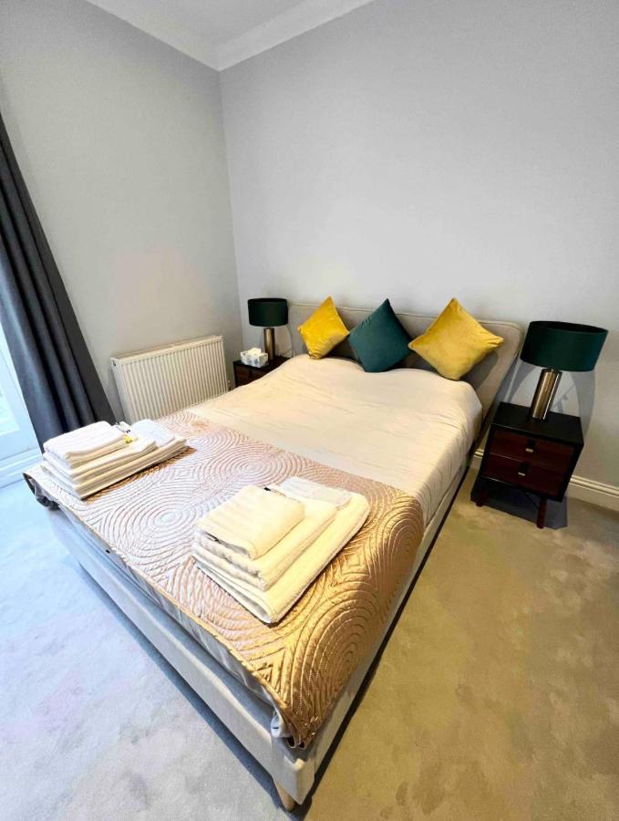 Spacious 2 Bed In The Heart Of Kensington Apartment London