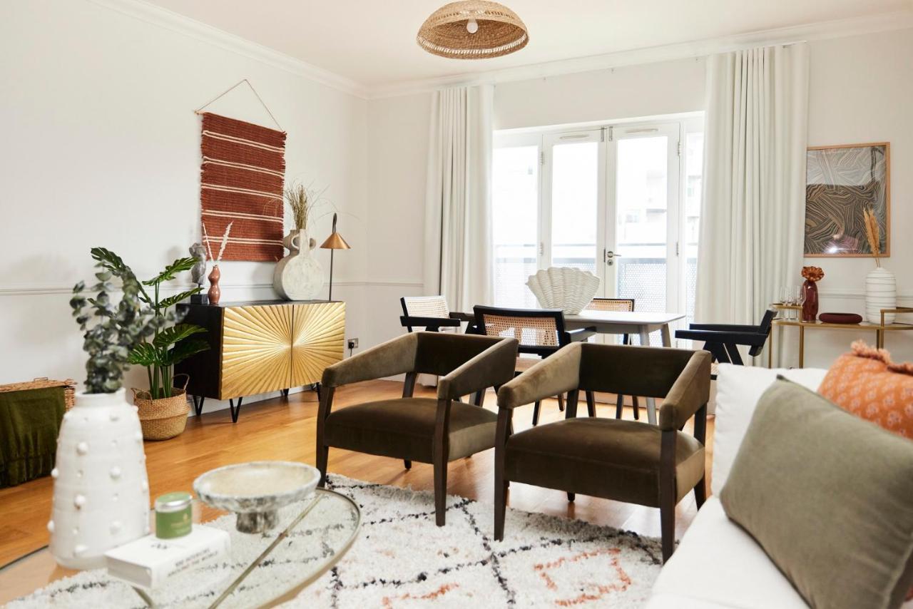 The Cotton Row Place - Bright 2bdr Flat * London