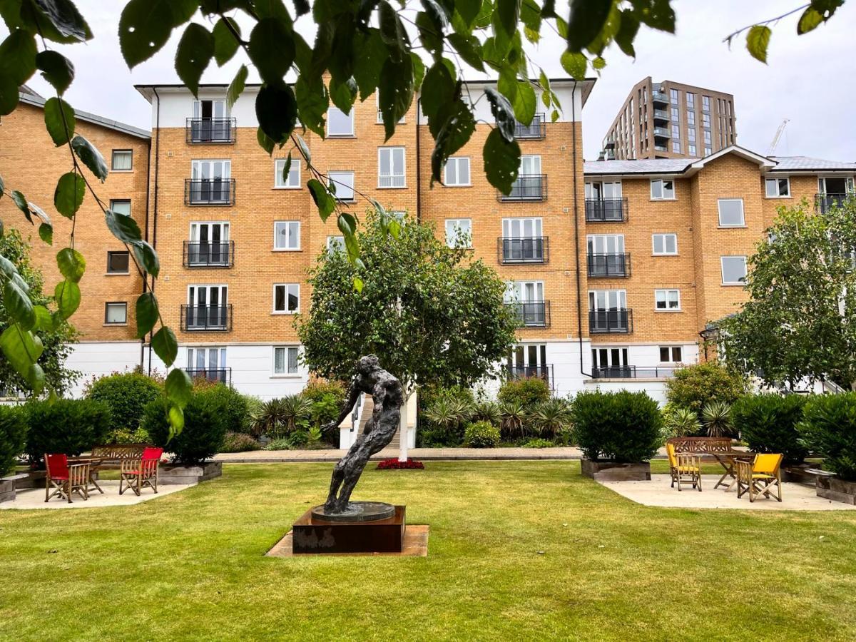 The Cotton Row Place - Bright 2bdr Flat * London