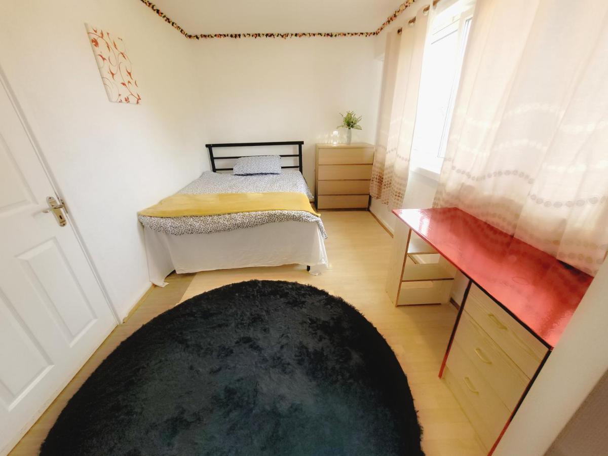 Excellent Double In Cheap Rate Around Homestay London