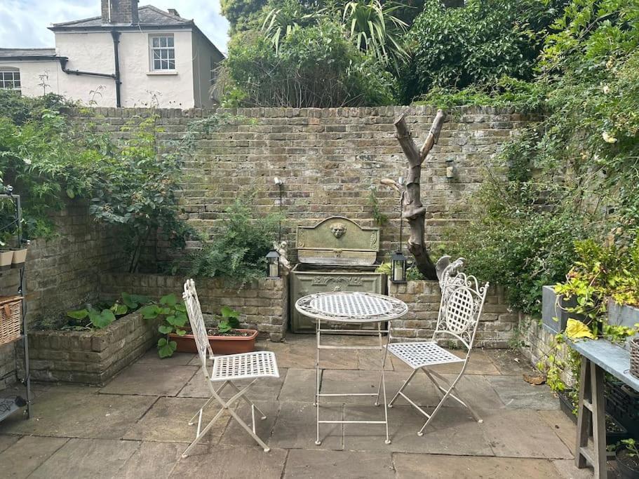 Fairytale Belgravia House - 2 Beds 2 Baths 4 People Holiday home London