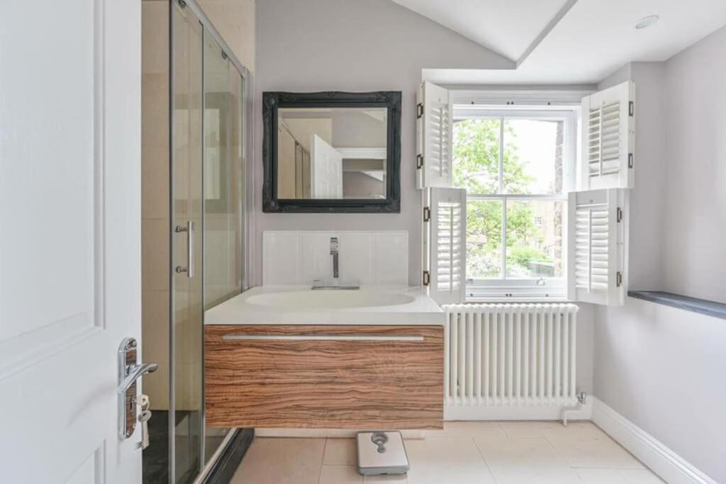 Holiday home Fairytale Belgravia House - 2 Beds 2 Baths 4 People