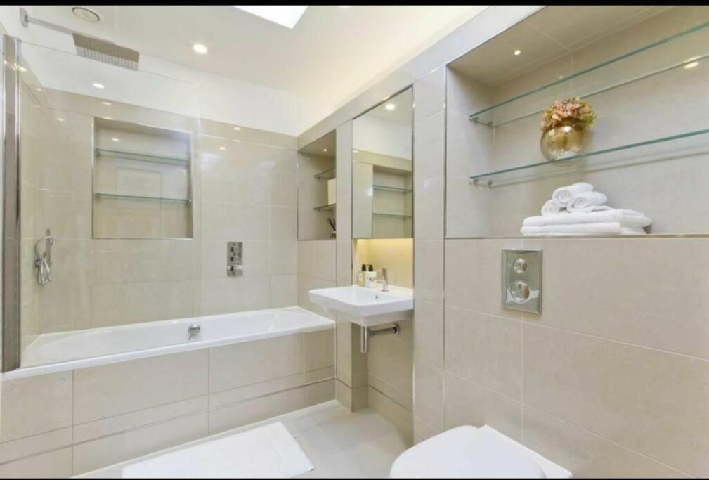 Modern Flat In Mayfair * London