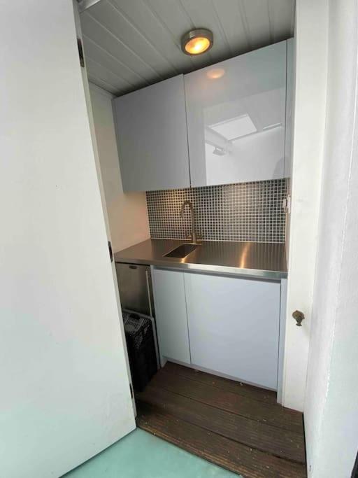 Stunning 4 Bed Mews House With Patio London