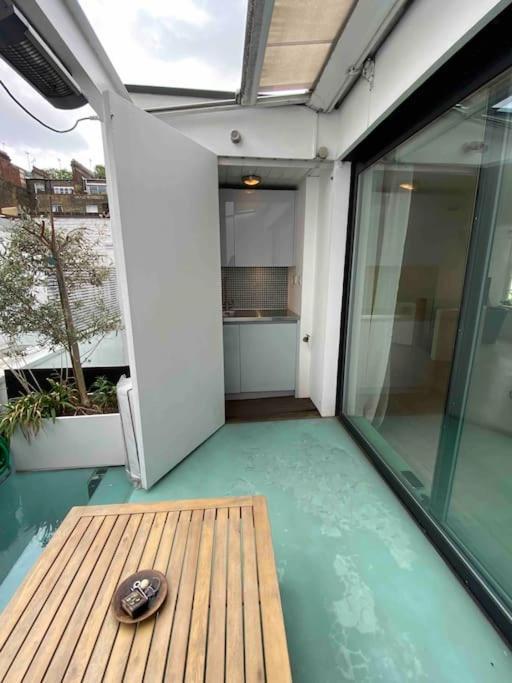 Stunning 4 Bed Mews House With Patio London