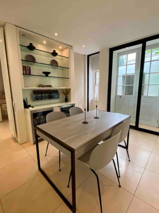 Holiday home Stunning 4 Bed Mews House With Patio London