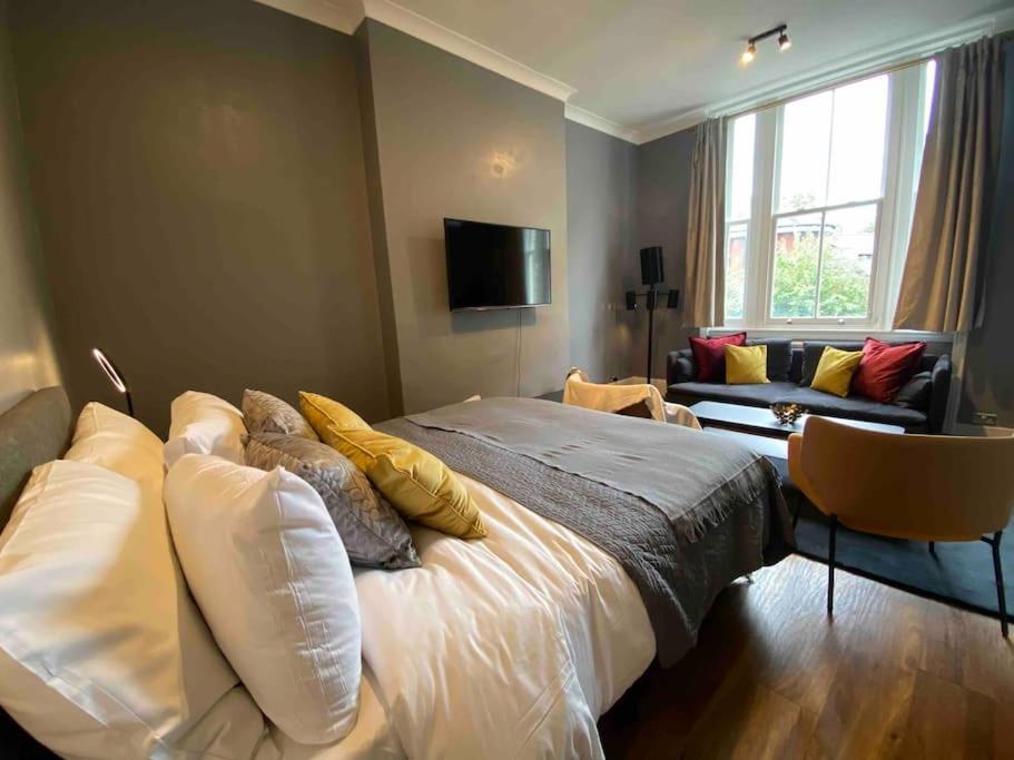 Stylish Near Regents Park N6 * London