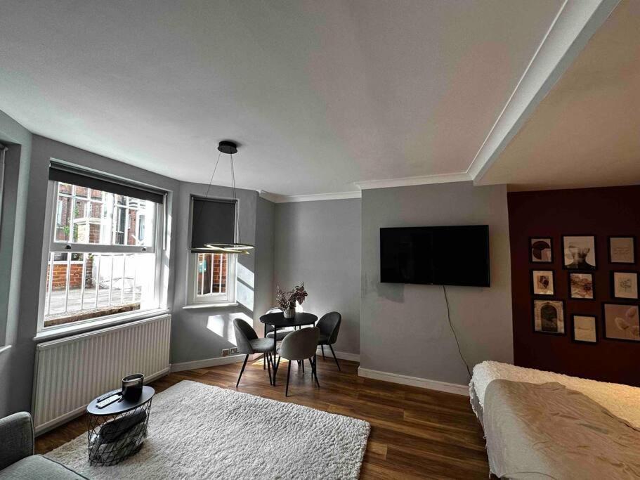 Spacious For 4 Near Regents Park N1 Apartamento *