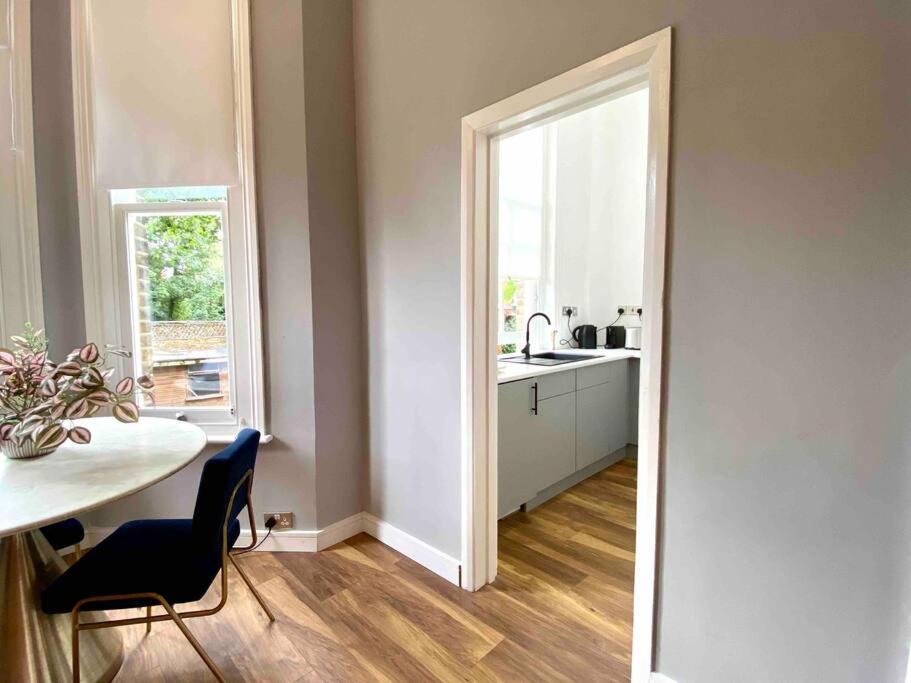 Apartment Stylish For 3 Near Regents Park N4